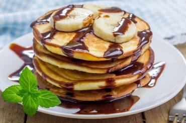 Pancakes από μπανάνα και συνταγή για σπιτική νουτέλα